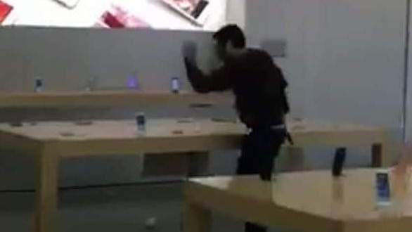 ಆಪಲ್ ವಿರುದ್ಧ ಗ್ರಾಹಕ ಆಕ್ರೋಶ ವ್ಯಕ್ತಪಡಿಸಿದ್ದು ಹೀಗೆ